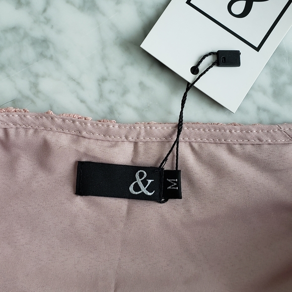 Pink lace pencil skirt - Picture 3 of 5